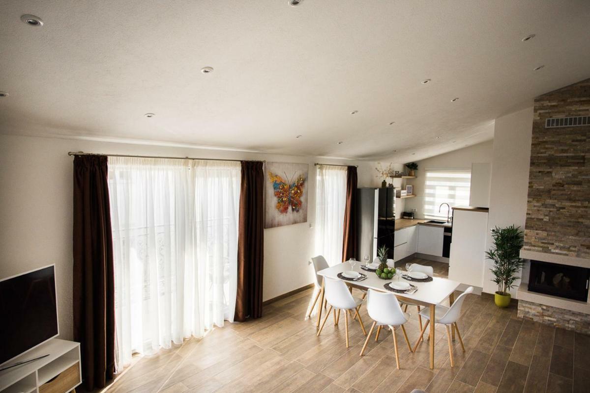 Apartments Cambio คาชเตลา ภายนอก รูปภาพ