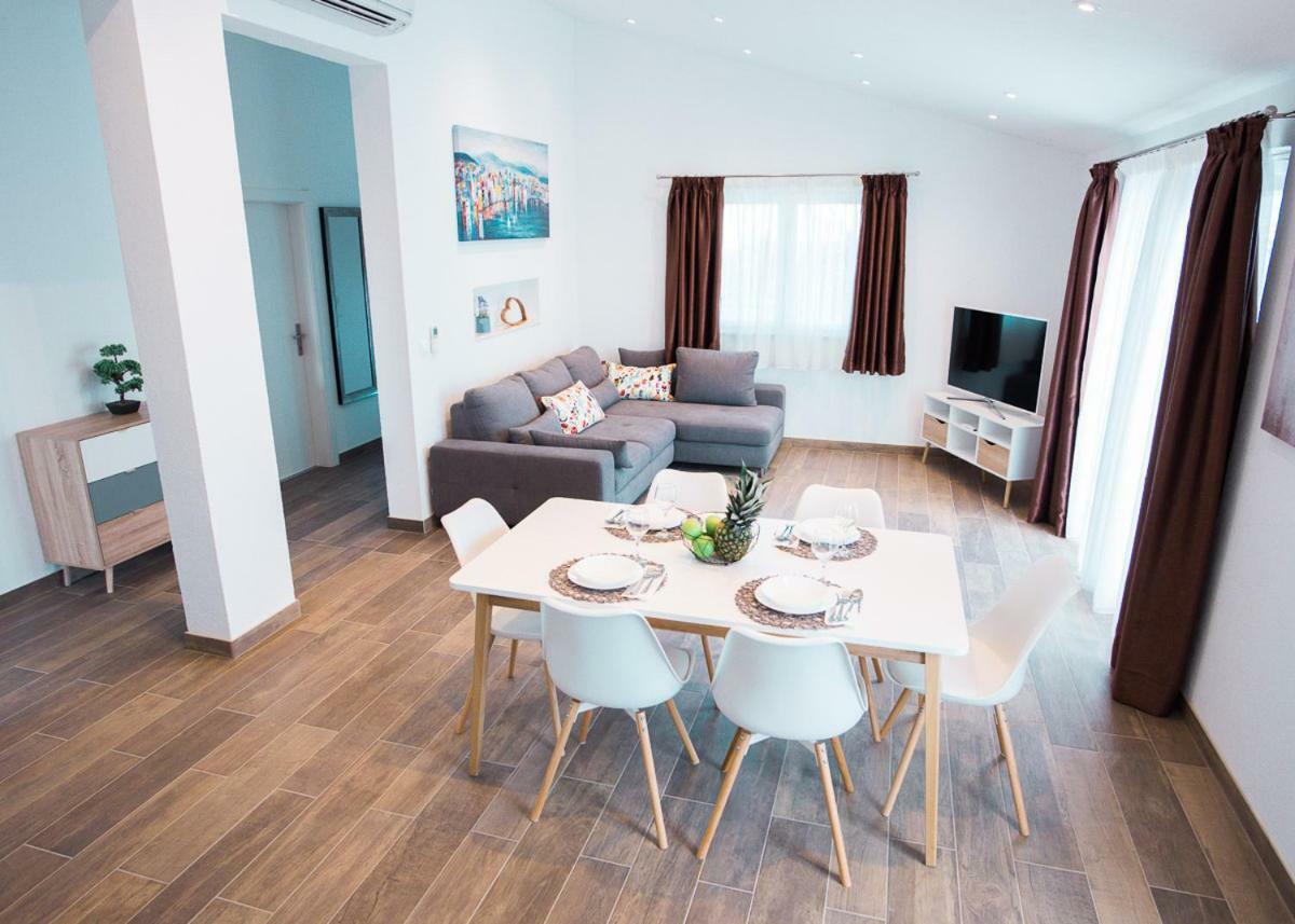 Apartments Cambio คาชเตลา ภายนอก รูปภาพ