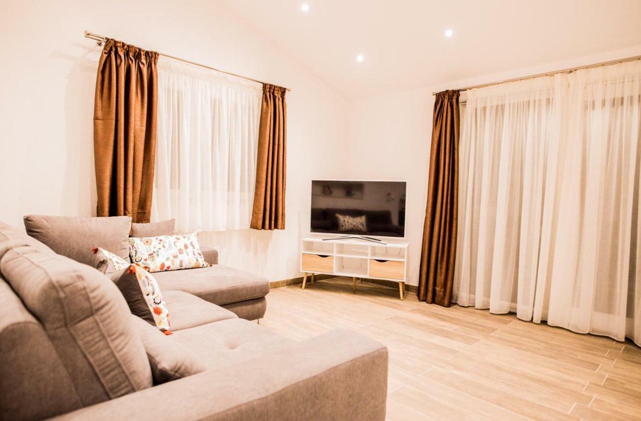 Apartments Cambio คาชเตลา ภายนอก รูปภาพ