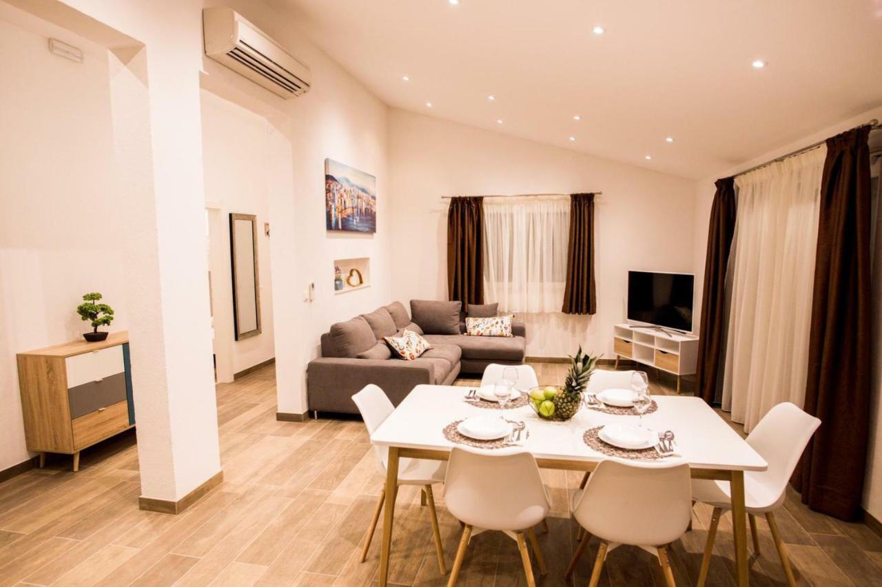 Apartments Cambio คาชเตลา ภายนอก รูปภาพ
